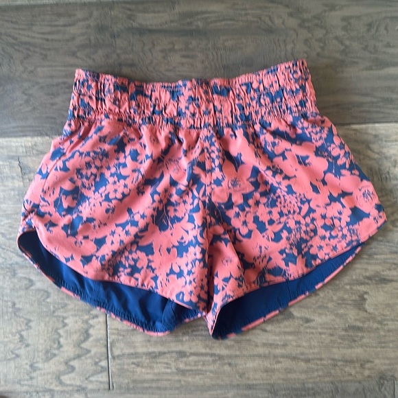 Lululemon Choose A Side-reversible shorts-Size 2 - Picture 1 of 10